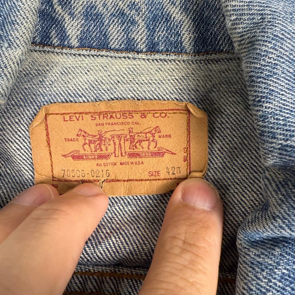 Vtg Levi's Denim Jacket Size M 42R Blue 90s Streetwear Grunge Trucker 70506-0216 - Picture 4 of 4